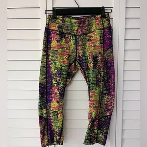 Skirt Sports Capri Length Leggings in Original SnakeCharmer Print, Size Small